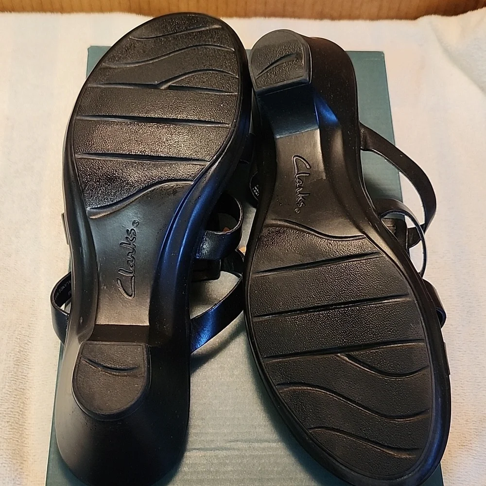 Clarks Women's Black Leather Sandals Size 10 Med - Picture 4 of 6